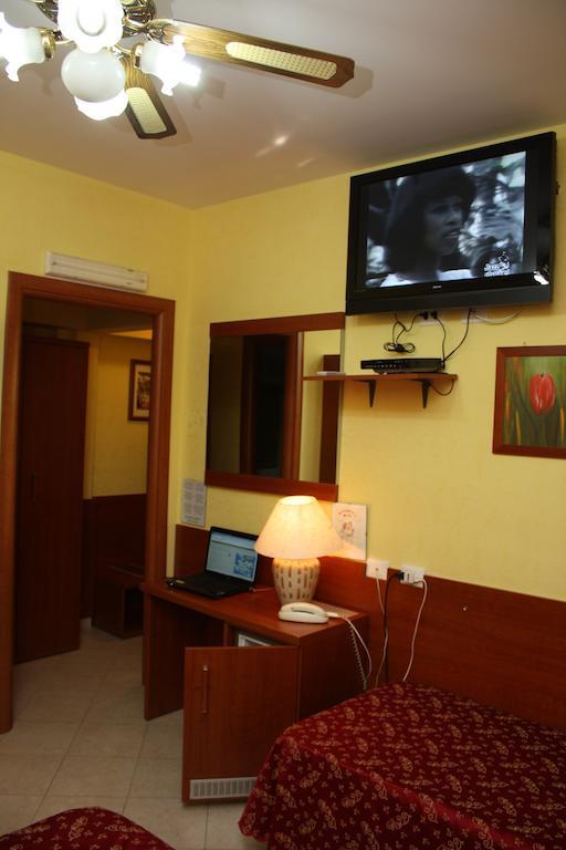 Viennese Due Hotel Rome Bagian luar foto