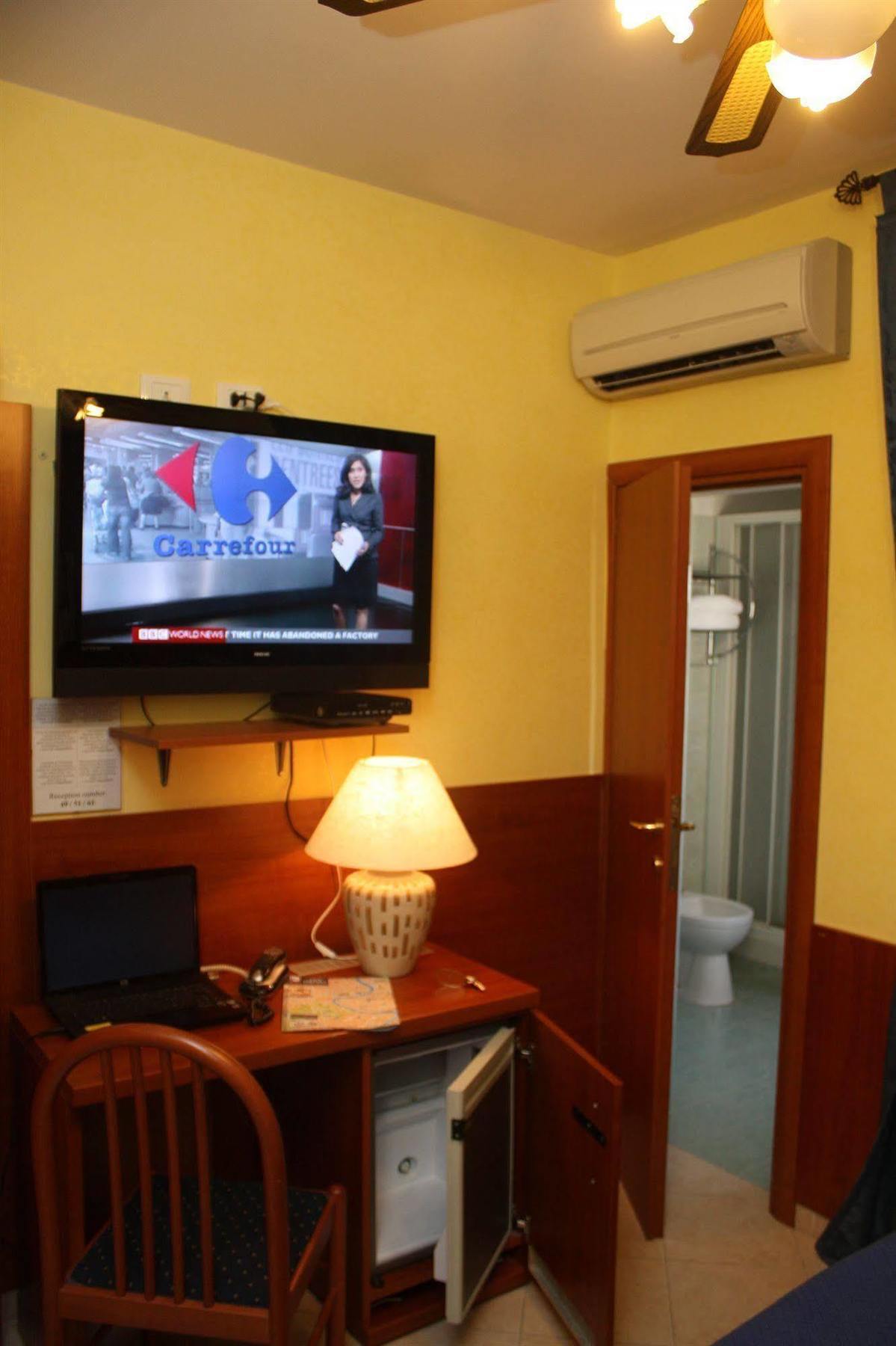 Viennese Due Hotel Rome Bagian luar foto