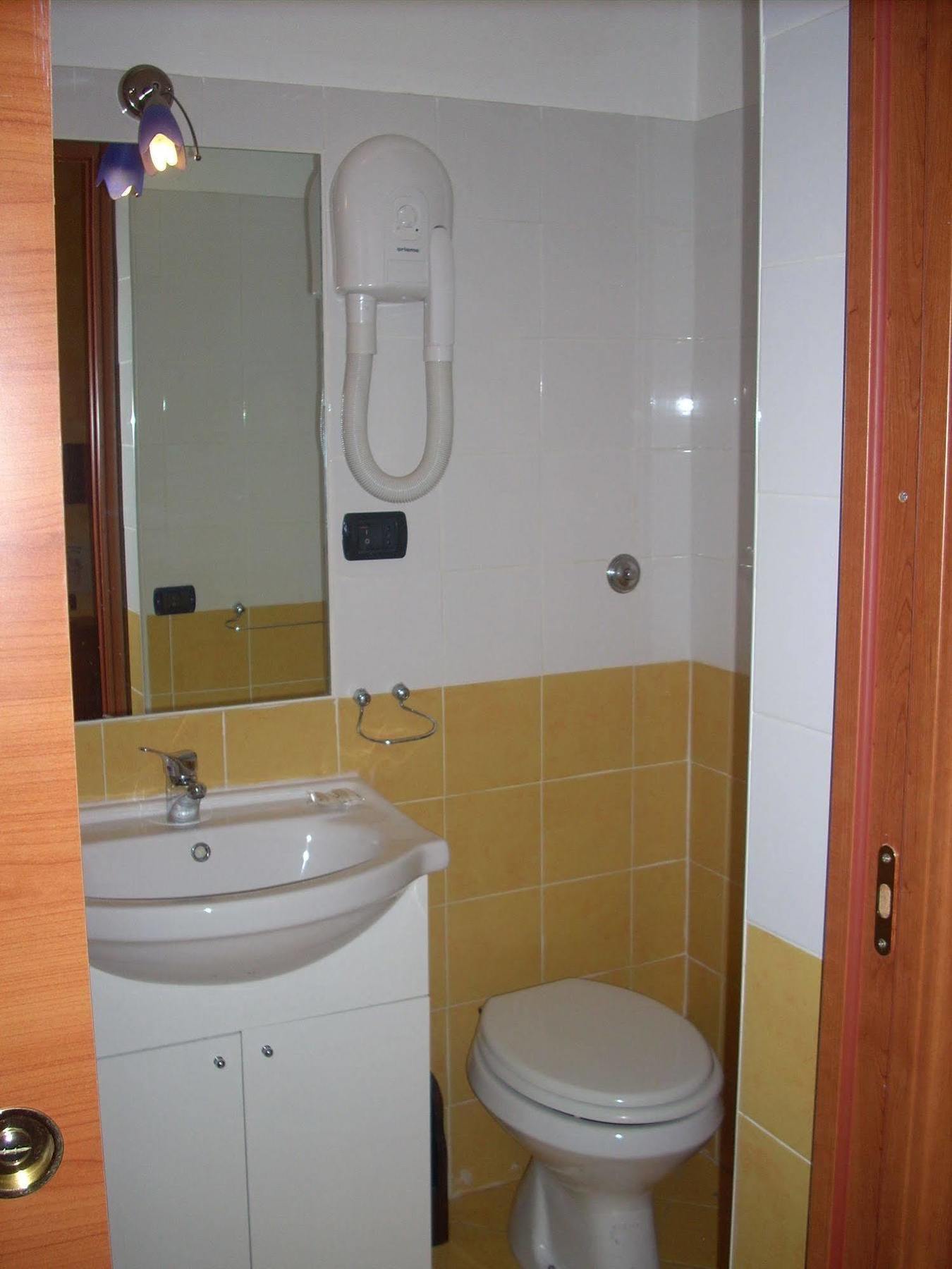 Viennese Due Hotel Rome Bagian luar foto