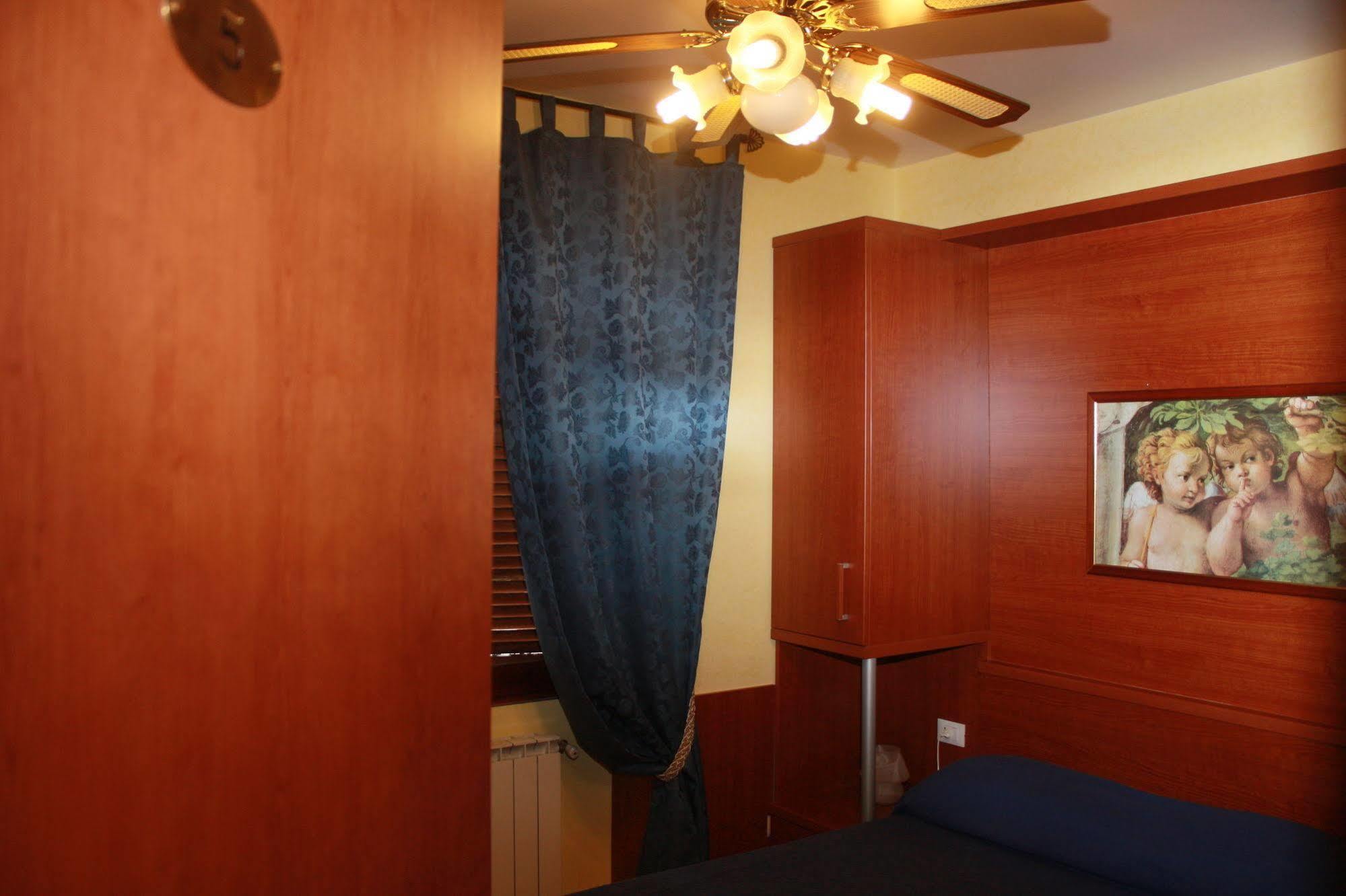 Viennese Due Hotel Rome Bagian luar foto