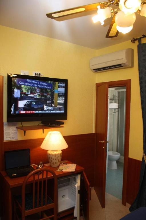 Viennese Due Hotel Rome Bagian luar foto